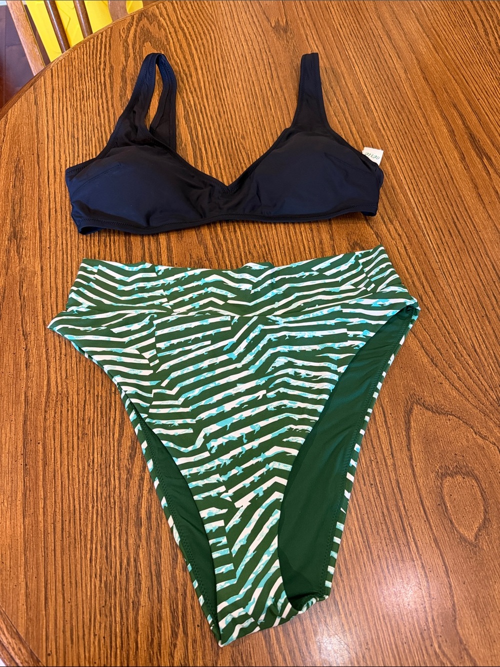 aerie Black Bralette Top with Green & White Striped High-Waist Bottoms 👇🏻